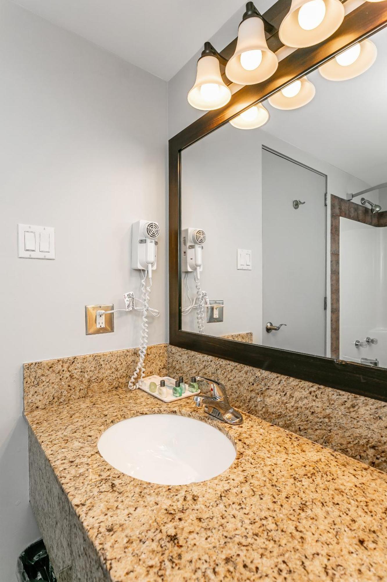 Tonquin Inn Jasper Bilik gambar